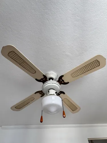 Ventilador de Teto Retrô com Luminária - 4 Pás
