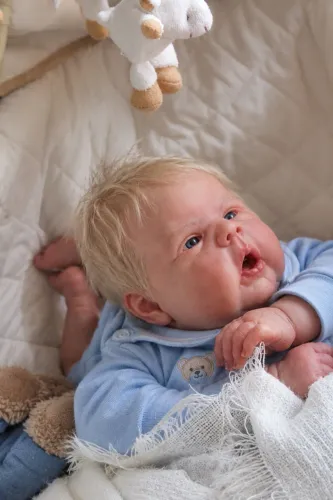 Lindo bebê reborn menino com olhos de vidro e mohair