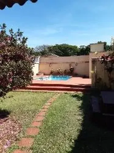Casa 4 dorm. sendo 2 suítes - Centro