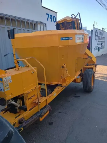 Vagão misturador Mepel Produmix 2.4