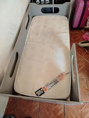 Cama e colchão infantil