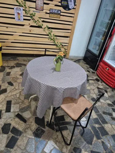 Mesa com 3 cadeiras
