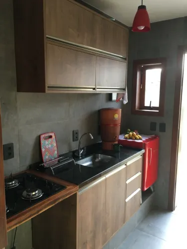 Conjunto de armários + pia de mármore com cuba de inox