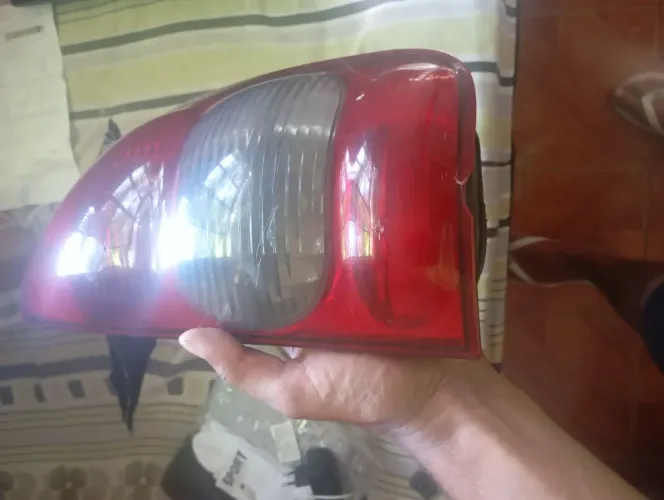 Lanterna traseira do corsa
