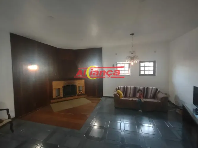 Casa para locação, com 4 dormitórios sendo 1 suíte, localizado no Jardim Barbosa.