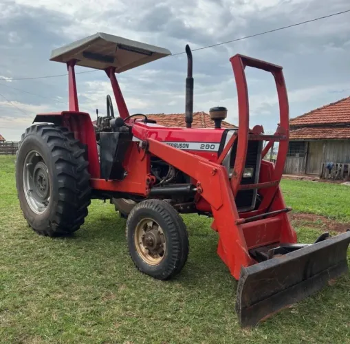 TRATOR AGRÍCOLA