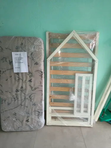 Cama infantil montessoriana com colchão