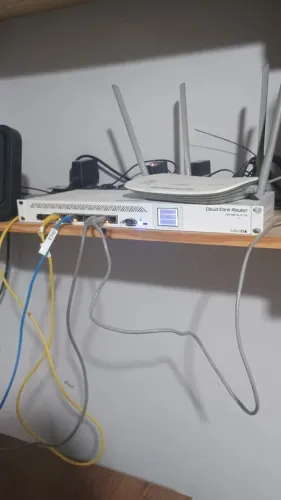 Roteador Mikrotik Cloud Core Ccr1009-7g-1c-1s+ (Usado) com nota
