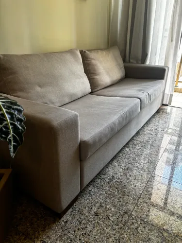 Sofá cinza em linho 