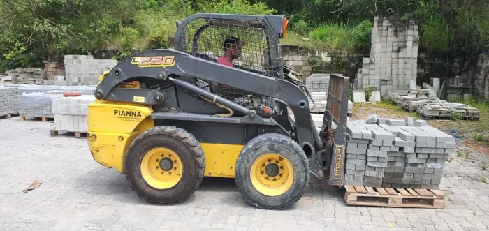 MINI CARREGADEIRA NEWHOLLAND