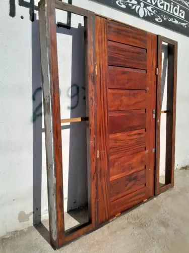vendo Porta de 1.00 com porta de 2.00 metros valor 1900