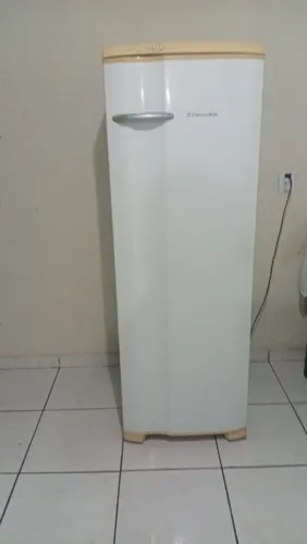 Vendo uma geladeira 600 reais recanto das emas 