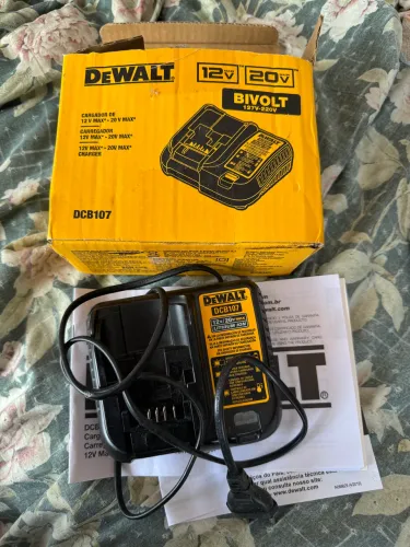 Carregador de bateria Dewalt