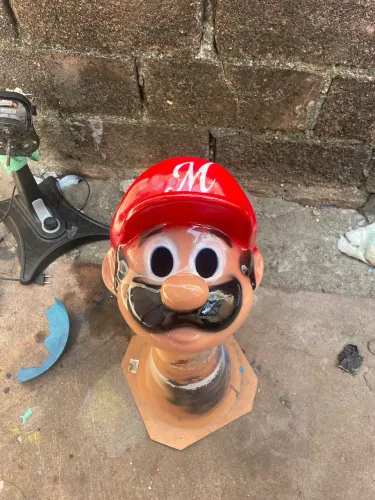 Vendo máscara do Mario da carreta furacão