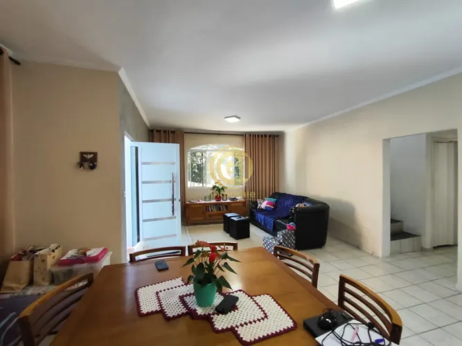 Imperdível: Casa à venda em Jacareí-SP, Jardim Terras de São João, 3 quartos, 1 suíte, 1 s