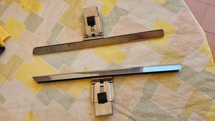 Par de travas do quebra vento ICIPA originais para Opala Caravan cromado inox