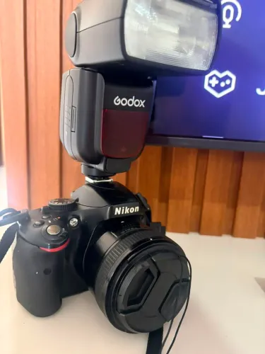 NIKON D5100 + LENTE 35MM + FLASH TTL COM APENAS 1 MÊS DE USO - R$ 2.000