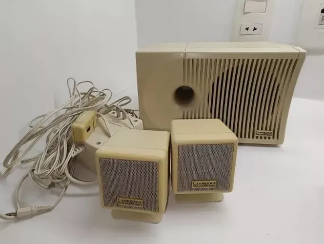 Caixas de Som Cambridge Soundworks