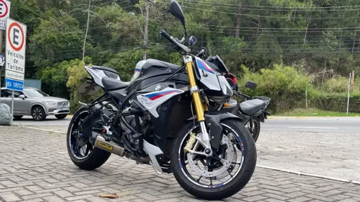 BMW S1000R 2018 - escape Arrow completo e baixa km