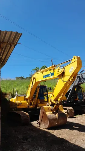 ESCAVADEIRA KOMATSU PC 200 OPORTUNIDADE
