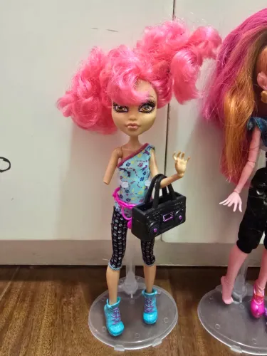 Howleen Wolf - Dance Class