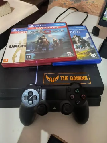 PS4 fat 500g 3 jogos 1 controle