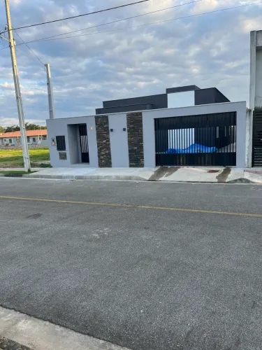 Casa em condomínio planejado 