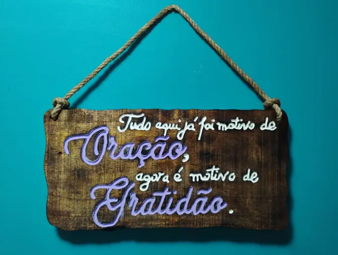 Placa de Madeira Decorativa