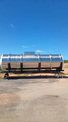 Tanque pipa inox de 10 mil litros pra água potável em caminhão toco 