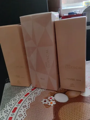 Kit perfume Essencial desodorante e sabonete