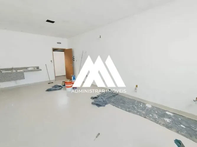 Alugo sala comercial em Itaúna com excelente localização!!