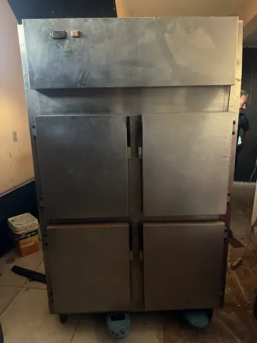 Vendo freezer inox 