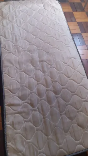 Cama de solteiro com auxiliar