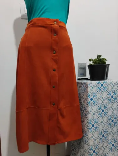 Saia marfino em suede cor telha