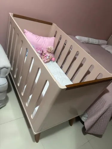 Berço q vira cama