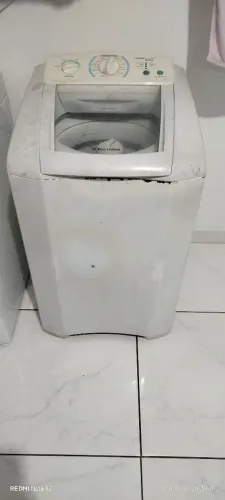 Máquina de lavar roupas 9kg Electrolux.
