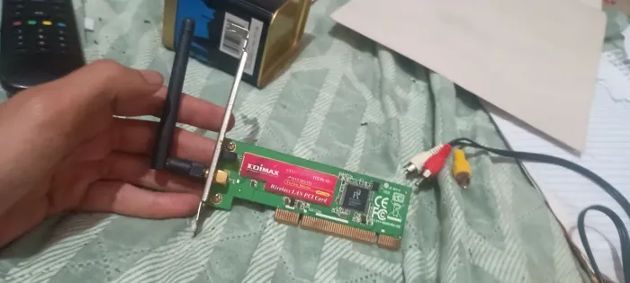 Wi-Fi PCI antiga da marca Edimax, modelo Edimax EW-7128g.