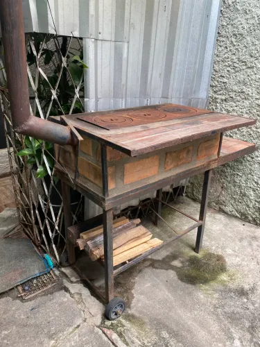 Vendo fogão de lenha pouquíssimo usado