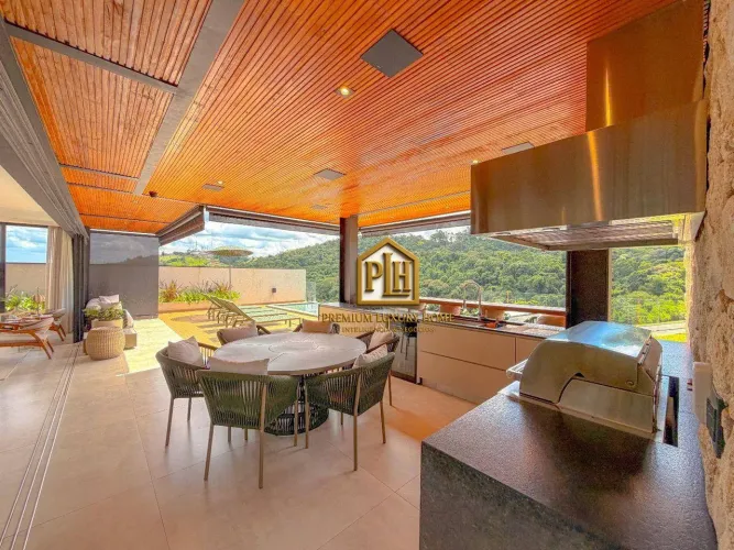 CASA DE CONDOMINIO COM 4 SUITES - MOBILIADA E DECORADA