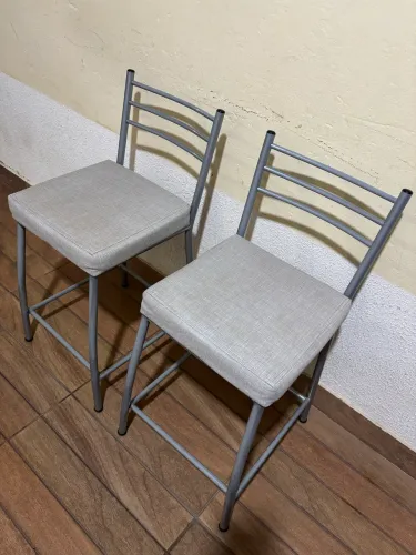 Vendo 2 banquetas iguais