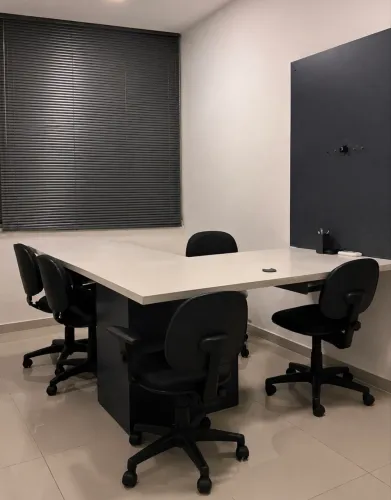 Bancada em (L) com painel pra tv + móveis