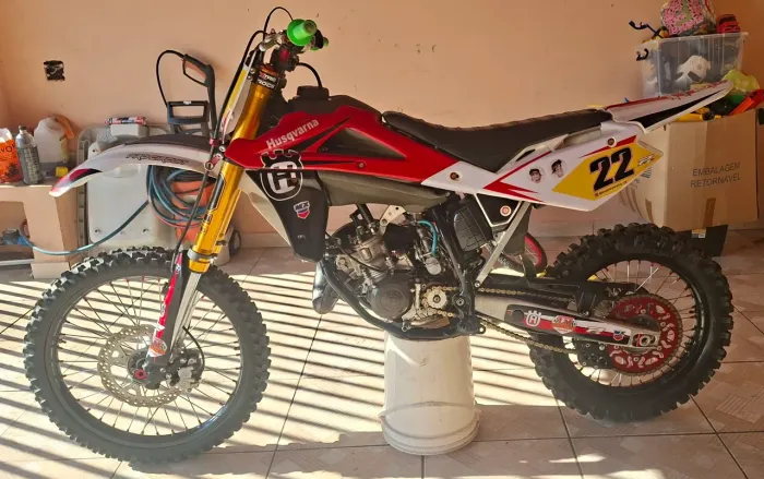 Vende-se husqvarna wr 125 ano 2006