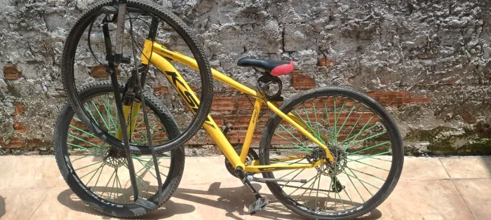 Vendo bike amarela 600