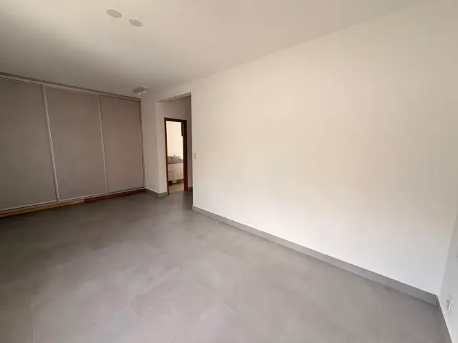 Casa tipo sobrado c/ 200m² com 4 Q (sendo 3 suítes) cozinha e suíte máster com moveis plan