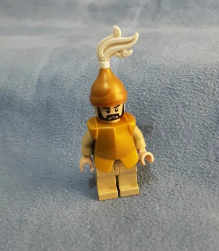 LEGO minifigura Asoka, com pena frouxa, leve trincado em um braço (Set 7571)