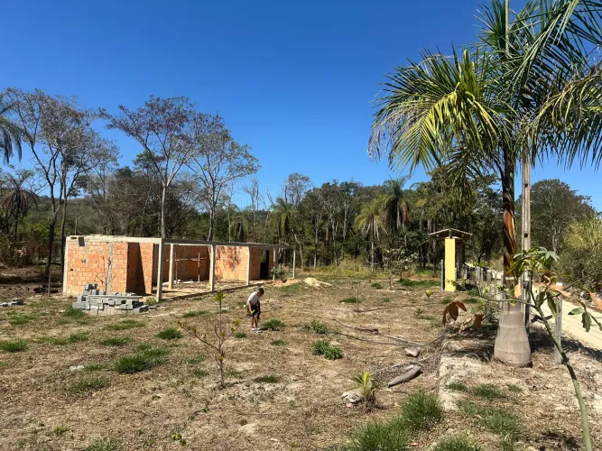 Chácara 1000 metros 100% -Plano, casa em construção para 2 andares 