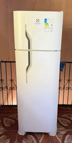 Geladeira Electrolux 260L pouco usada