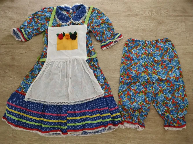 Vestido junino infantil tamanho 14 mas é pequeno serve para 10 anos