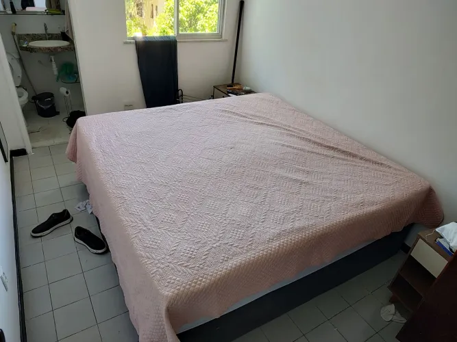 Cama box Super King baú muito nova (com extras)