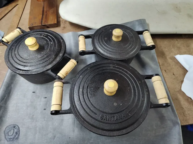3 panelas caçarola de ferro com alça de madeira